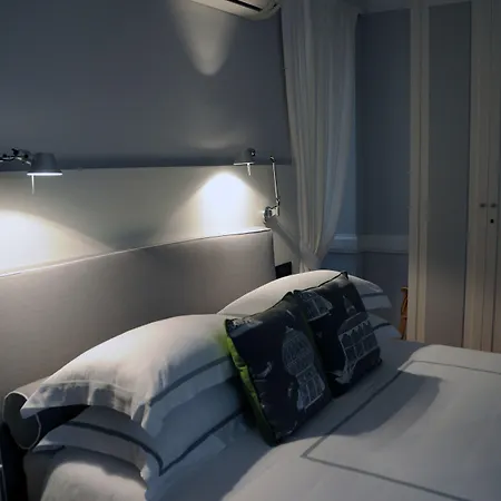 Fontana Di Trevi 4* Rom